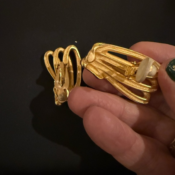 Vintage Retro 1980 Oversized  Gold Abstract Tall Hoop Clip Earrings 1.5” - Picture 5 of 8